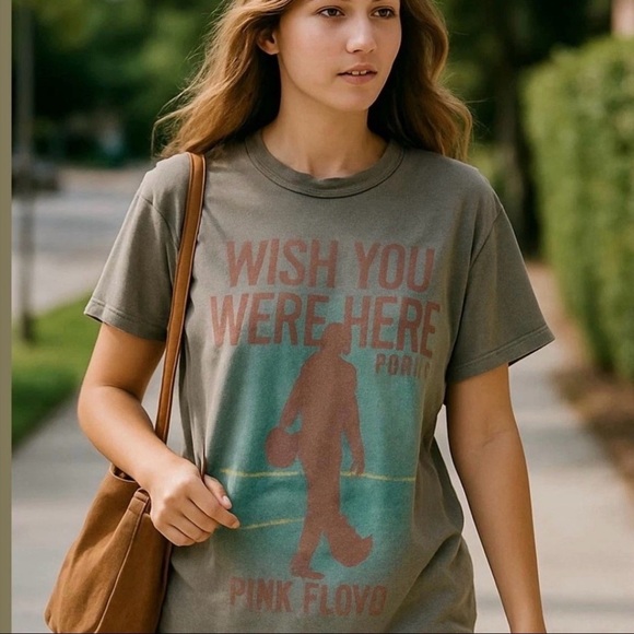 Tops - Floyd Graphic T-Shirt